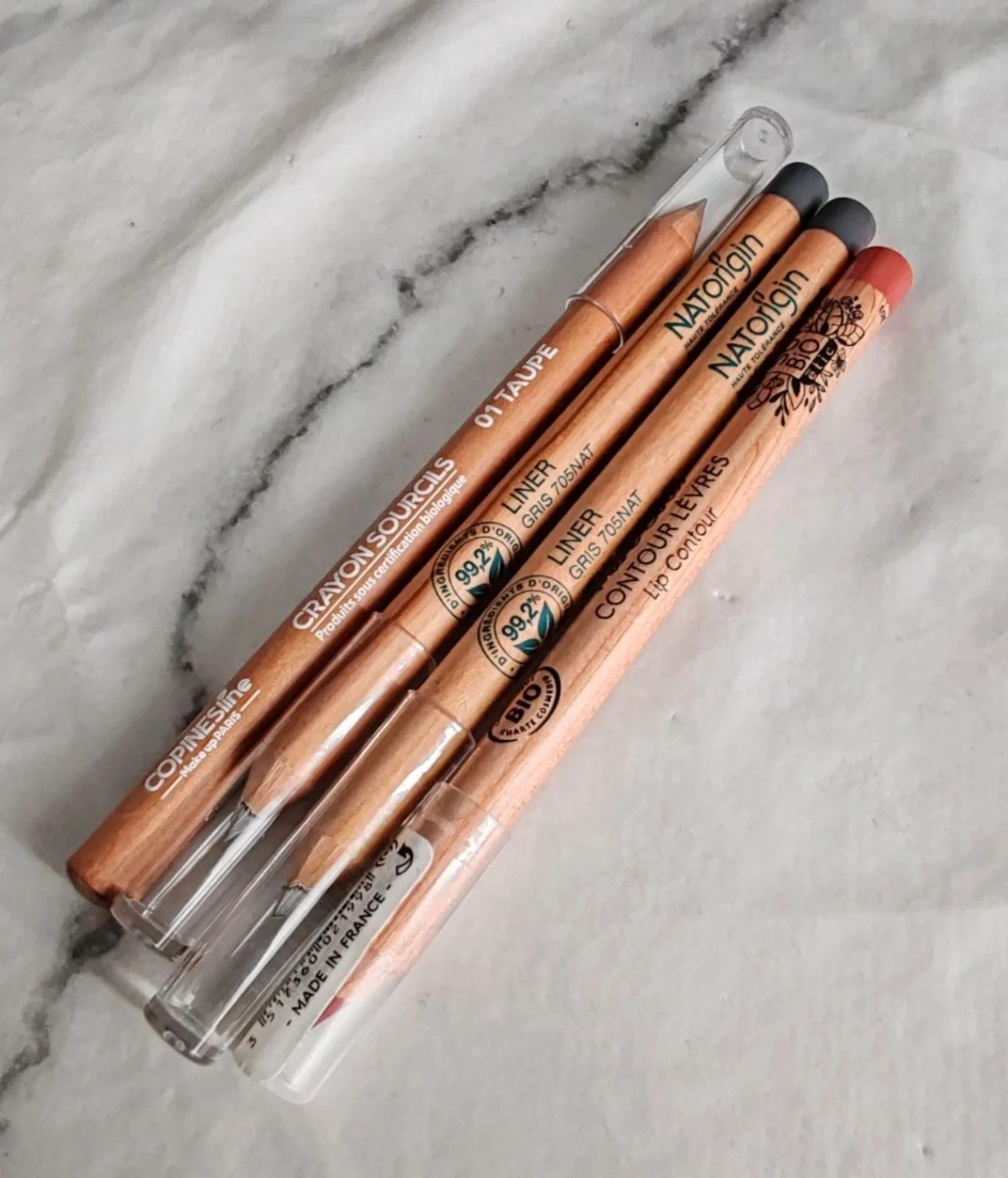 4 crayons yeux/lèvres/sourcils